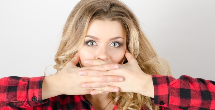 Женщины пытаются всячески маскировать появление усов